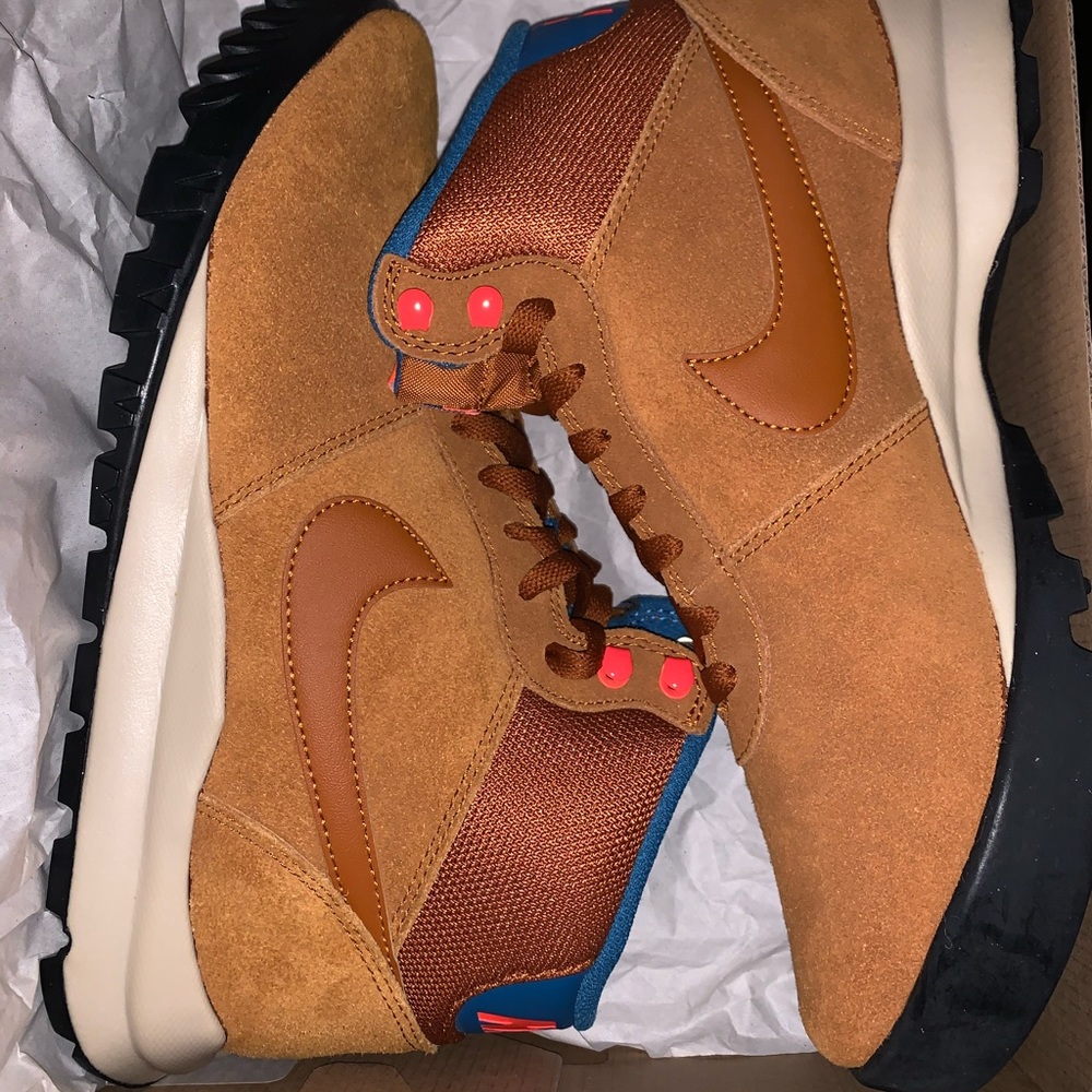 Nike Hoodland Boots